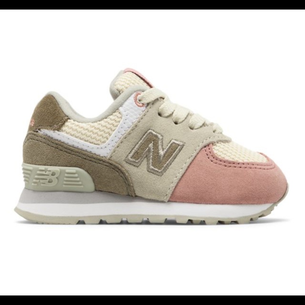⭐️NWOB-New Balance 574 Serpent Luxe⭐️